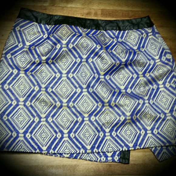 LUSH Mini Skirt  Size M - Picture 2 of 4